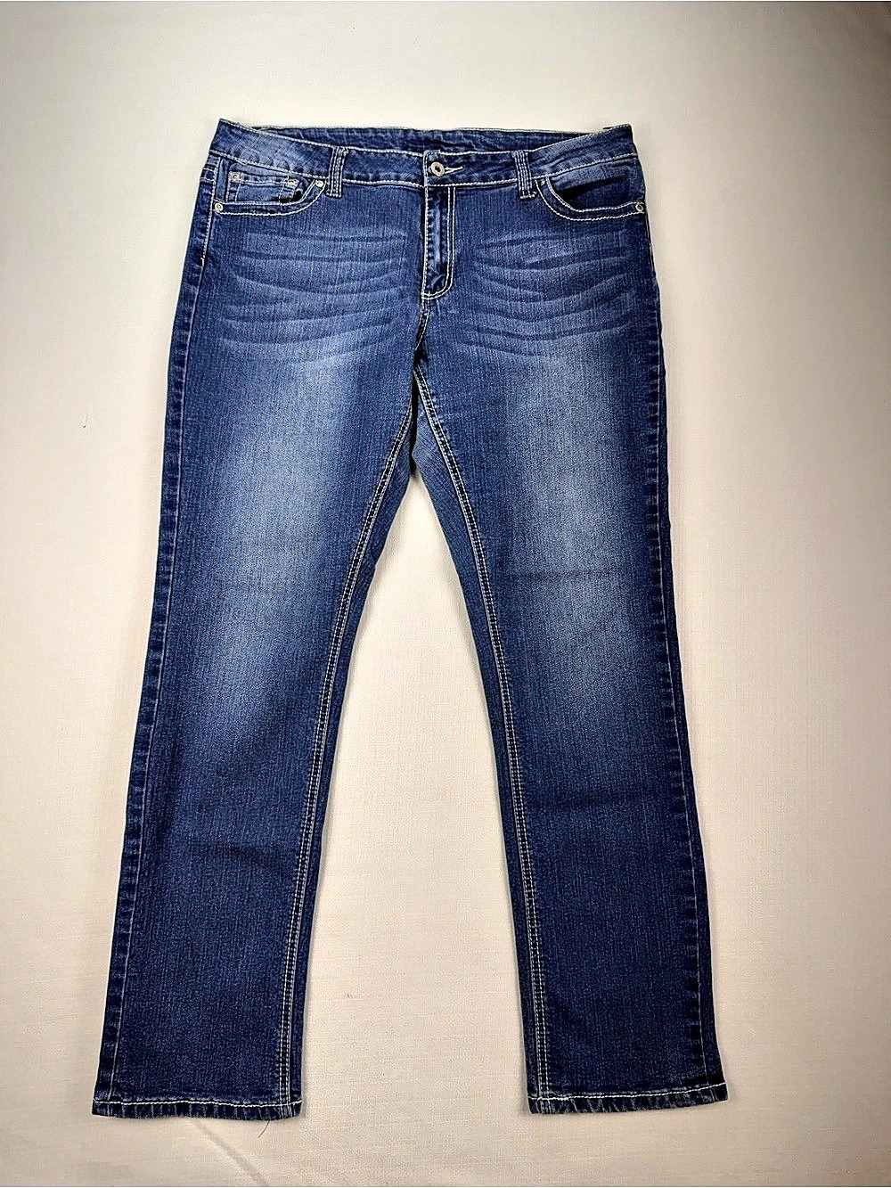 Cg.l.cg Women M.wash Embroidered Pocket Jean Size 16 Inseam /30 Straight Leg